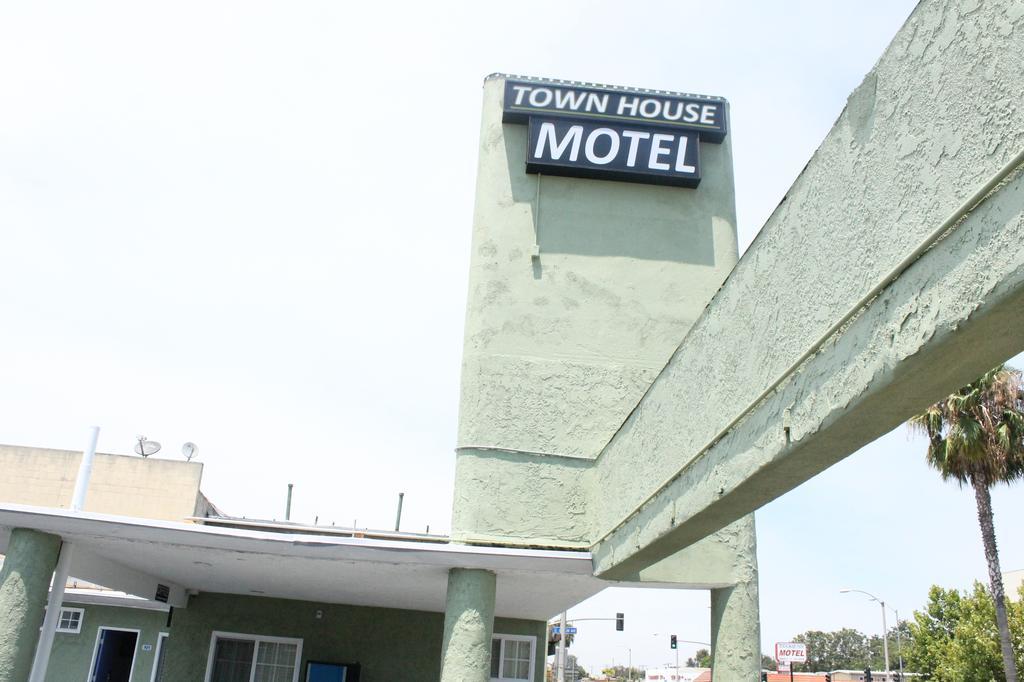 Town House Motel Lynwood Εξωτερικό φωτογραφία