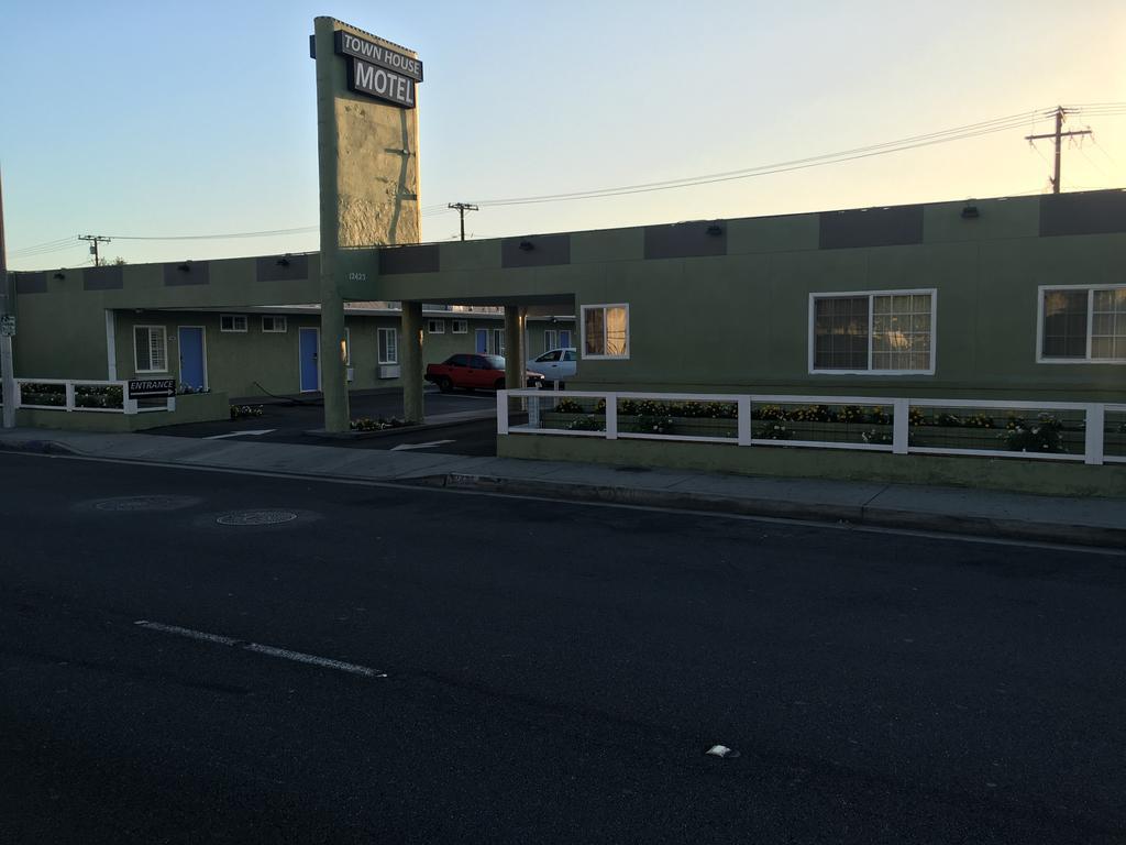 Town House Motel Lynwood Εξωτερικό φωτογραφία